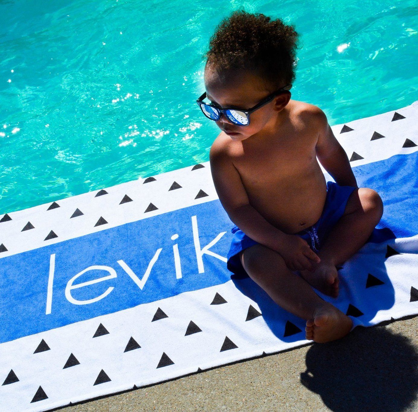 PERSONALIZED TRIANGLE STRIPE BEACH TOWEL